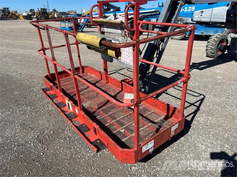 SkyJack SJ63AJ 4WD Dual Fuel Articulating Boom Lift Zglobne podizne platforme