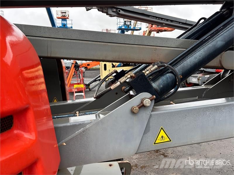 SkyJack SJ63AJ 4WD Dual Fuel Articulating Boom Lift رافعات سلة مفصلية