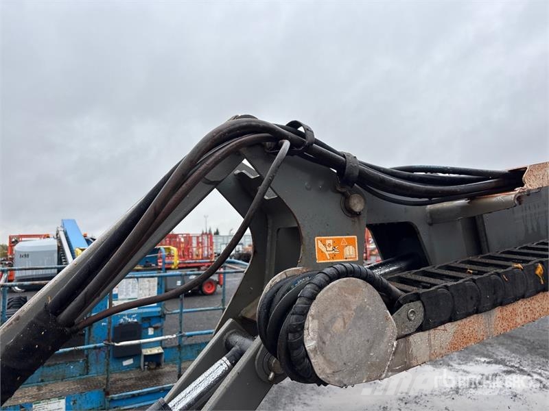 SkyJack SJ63AJ 4WD Dual Fuel Articulating Boom Lift رافعات سلة مفصلية