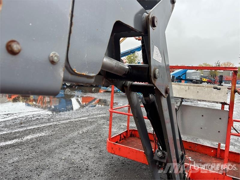 SkyJack SJ63AJ 4WD Dual Fuel Articulating Boom Lift Strēles pacēlāji