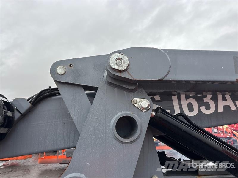 SkyJack SJ63AJ 4WD Dual Fuel Articulating Boom Lift Strēles pacēlāji