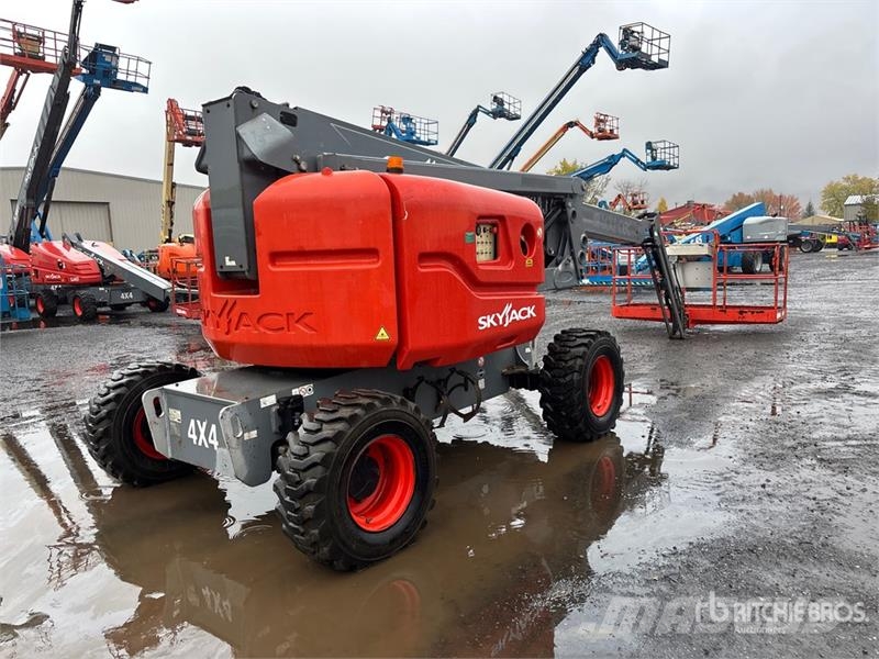 SkyJack SJ63AJ 4WD Dual Fuel Articulating Boom Lift Strēles pacēlāji