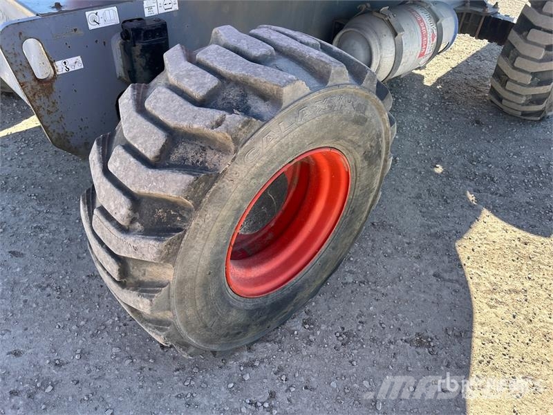 SkyJack SJ63AJ 4WD Dual Fuel Articulating Boom Lift Zglobne podizne platforme