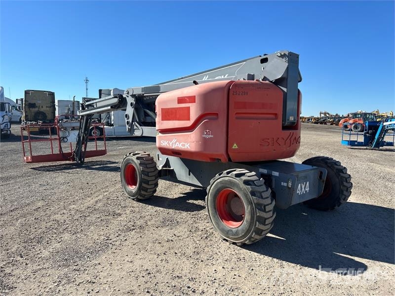SkyJack SJ63AJ 4WD Dual Fuel Articulating Boom Lift Zglobne podizne platforme