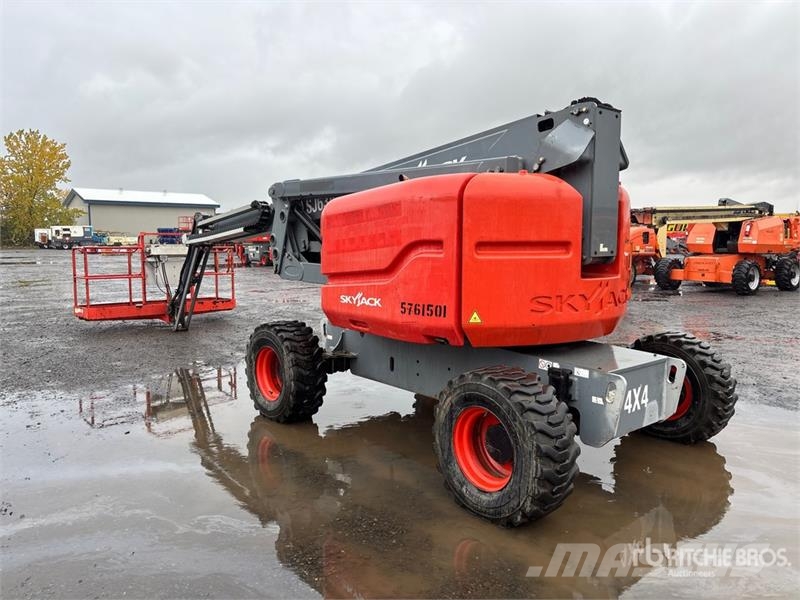 SkyJack SJ63AJ 4WD Dual Fuel Articulating Boom Lift Strēles pacēlāji
