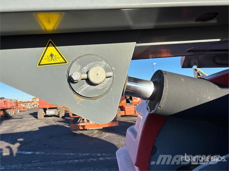 SkyJack SJ66T 4WD Dual Fuel Telescopic Boom Lift Teleskopbühnen