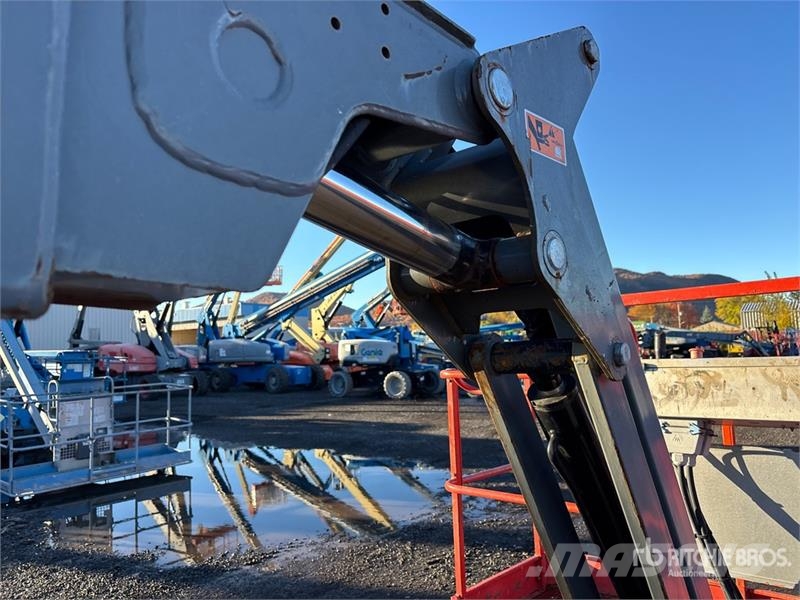 SkyJack SJ66T 4WD Dual Fuel Telescopic Boom Lift Teleskopbühnen