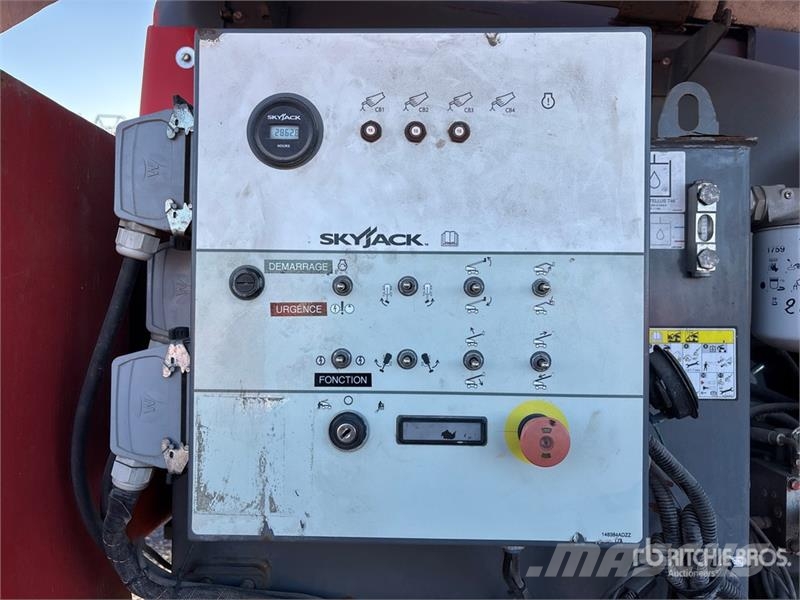SkyJack SJ66T 4WD Dual Fuel Telescopic Boom Lift Teleskopbühnen