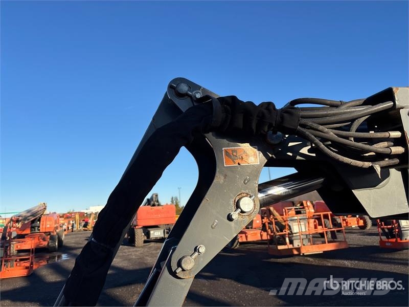SkyJack SJ66T 4WD Dual Fuel Telescopic Boom Lift Teleskopbühnen