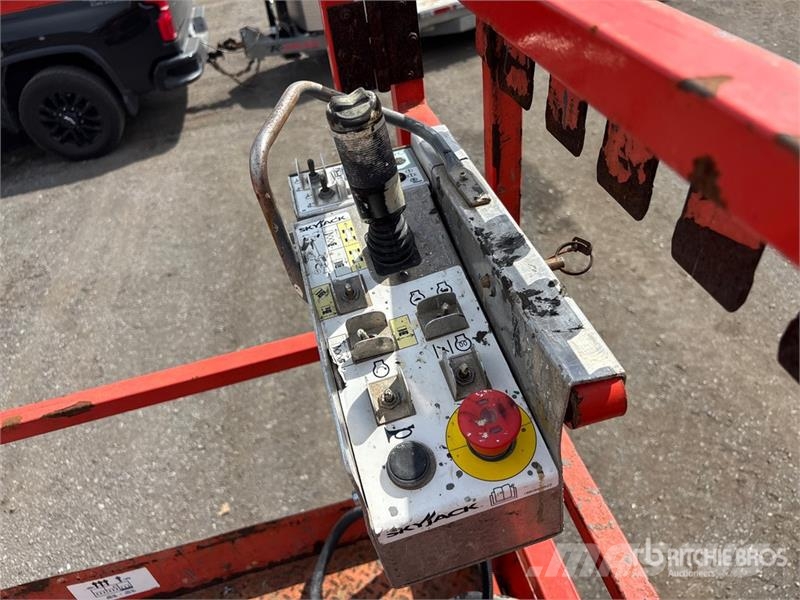 SkyJack SJ6826 RT Scissor lifts
