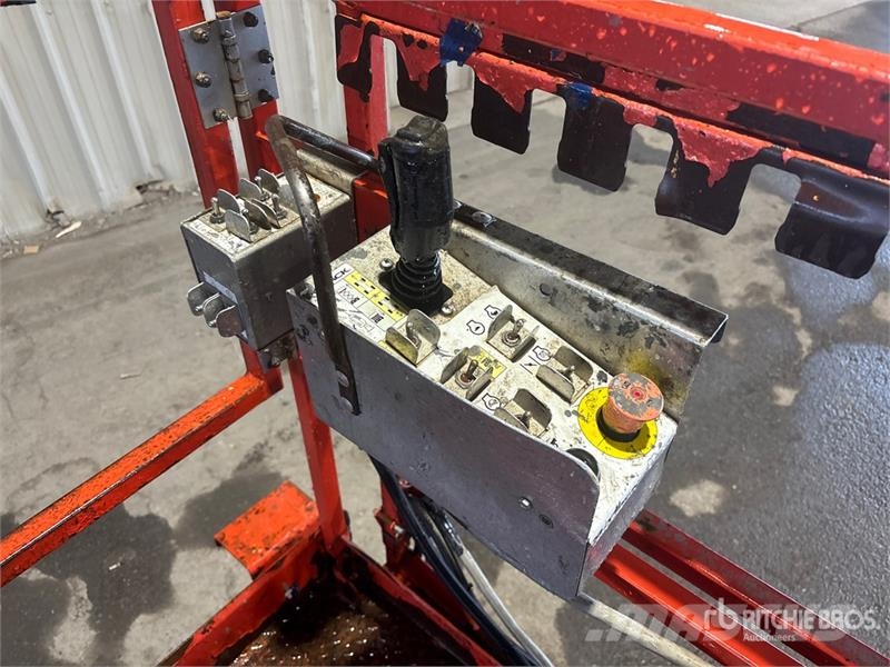 SkyJack SJ6826 RT Šķerveida pacēlāji