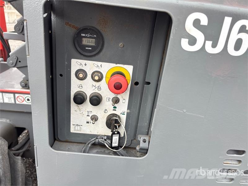 SkyJack SJ6826 RT Saxliftar