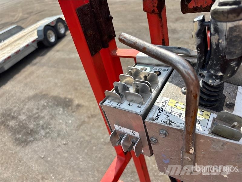 SkyJack SJ6826 RT Scissor lifts