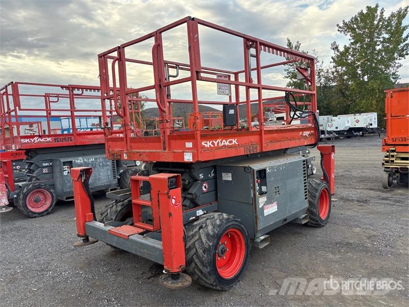 SkyJack SJ6826 RT Šķerveida pacēlāji