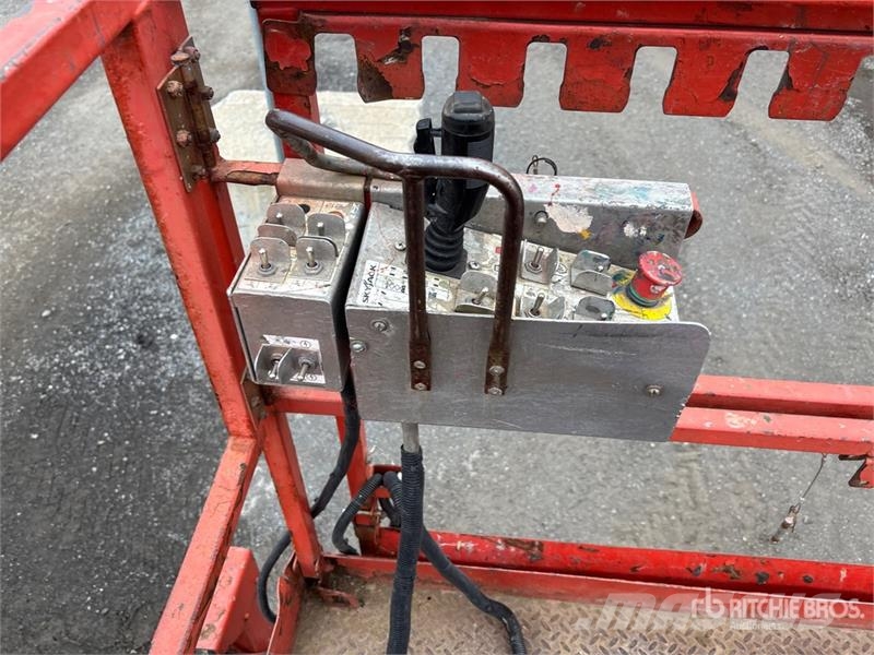 SkyJack SJ6826 RT Šķerveida pacēlāji