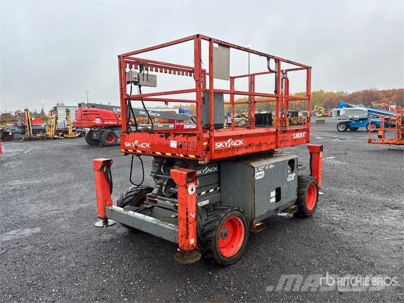 SkyJack SJ6826 RT Šķerveida pacēlāji