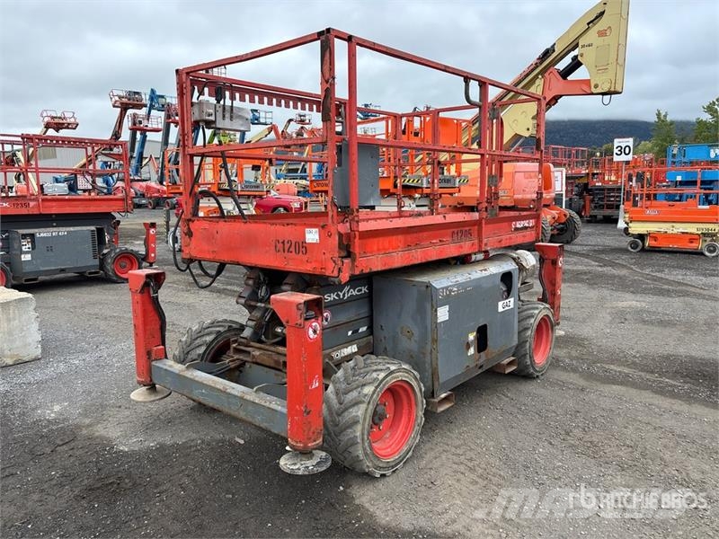 SkyJack SJ6826 RT Šķerveida pacēlāji