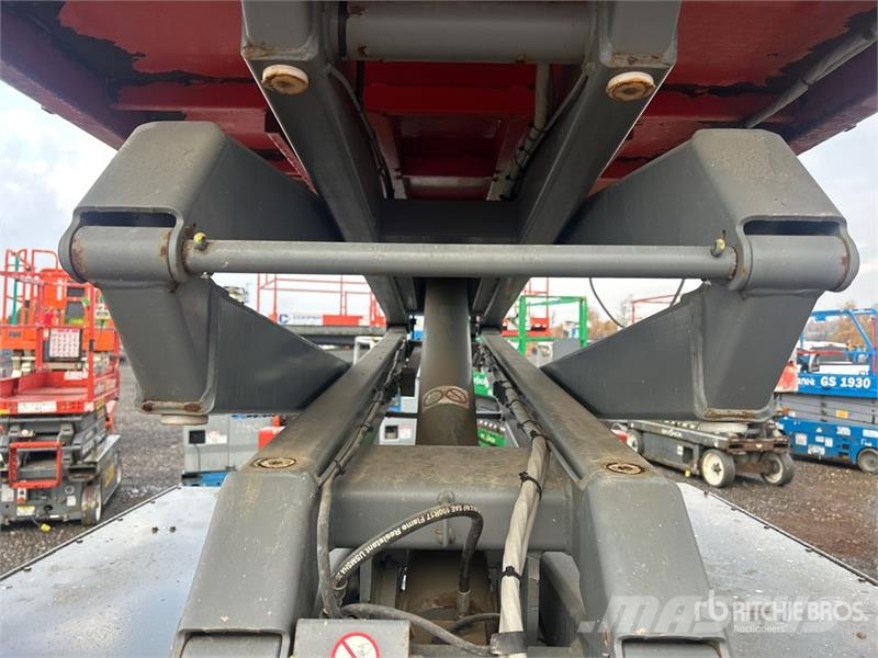 SkyJack SJ6826 RT رافعات مقصية الشكل