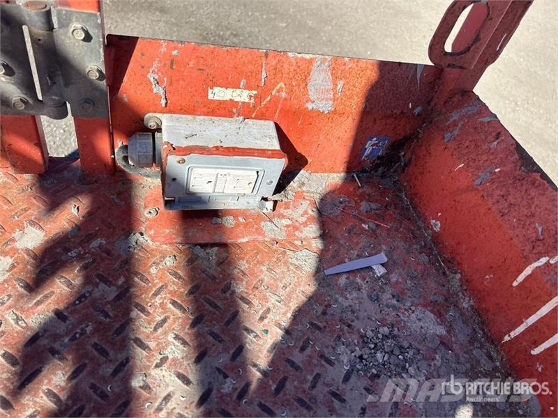 SkyJack SJ6826 RT Šķerveida pacēlāji