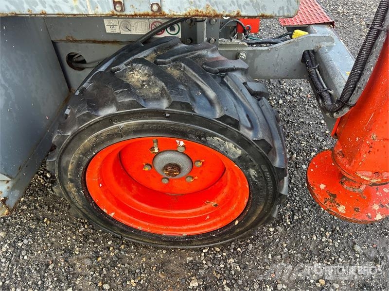 SkyJack SJ6826 RT رافعات مقصية الشكل