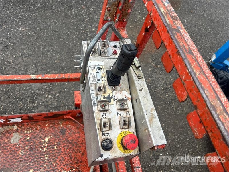 SkyJack SJ6826 RT رافعات مقصية الشكل