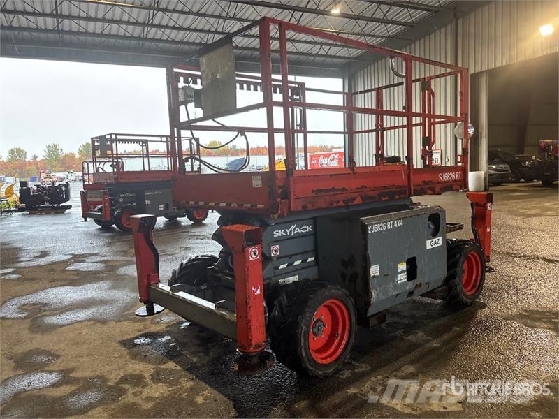SkyJack SJ6826 RT Šķerveida pacēlāji