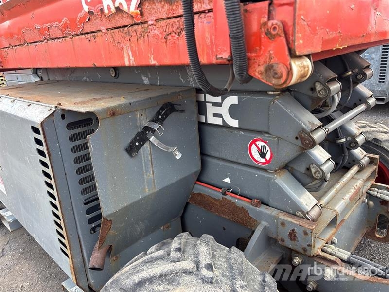 SkyJack SJ6826 RT Šķerveida pacēlāji