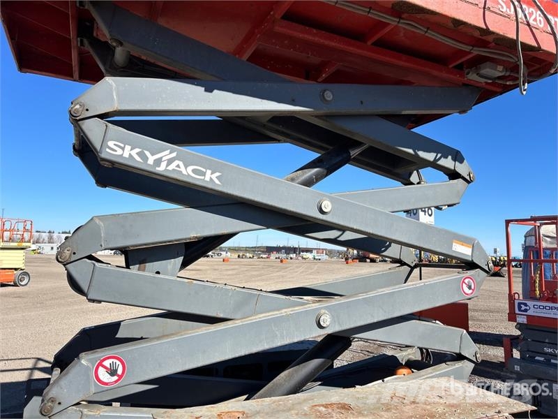 SkyJack SJ6826 RT Šķerveida pacēlāji
