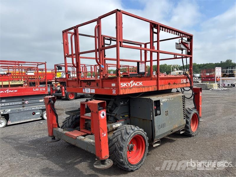SkyJack SJ6826 RT Scissor lifts