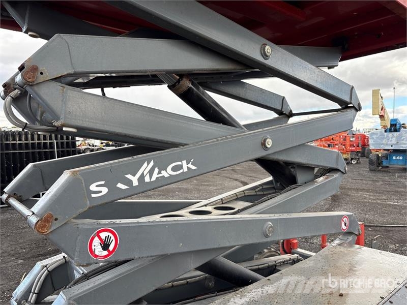 SkyJack SJ6826 RT Šķerveida pacēlāji
