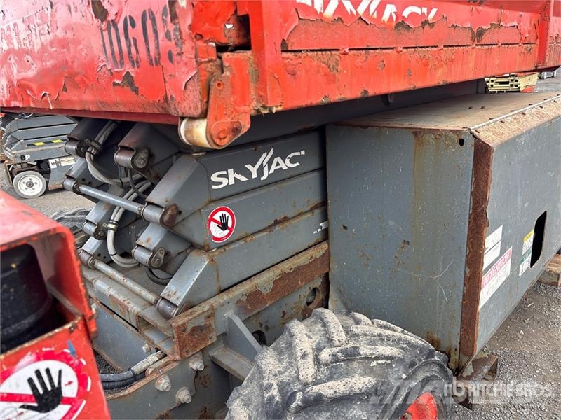 SkyJack SJ6826 RT Šķerveida pacēlāji