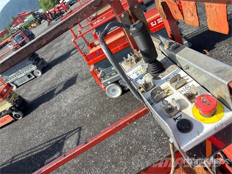 SkyJack SJ6826 RT Scissor lifts