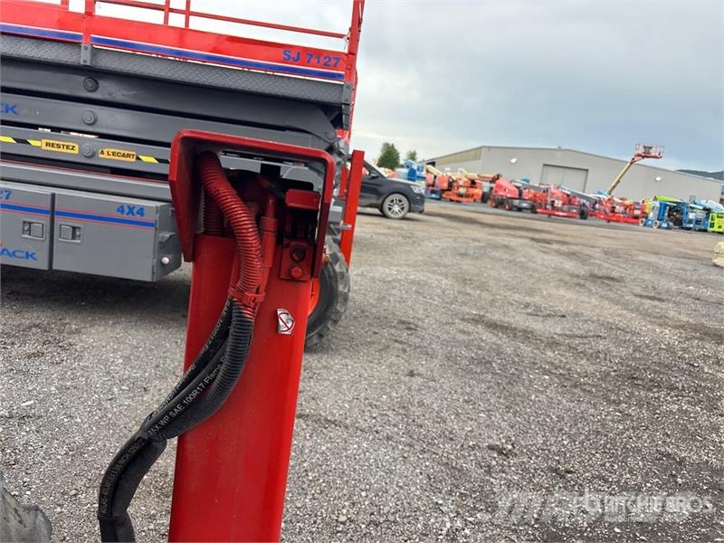 SkyJack SJ6826 RT Saxliftar