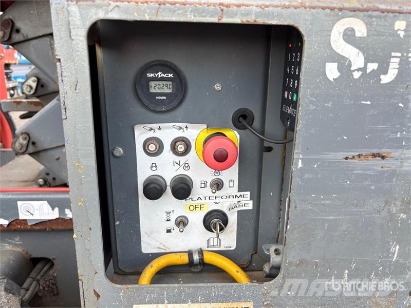 SkyJack SJ6826 RT Šķerveida pacēlāji
