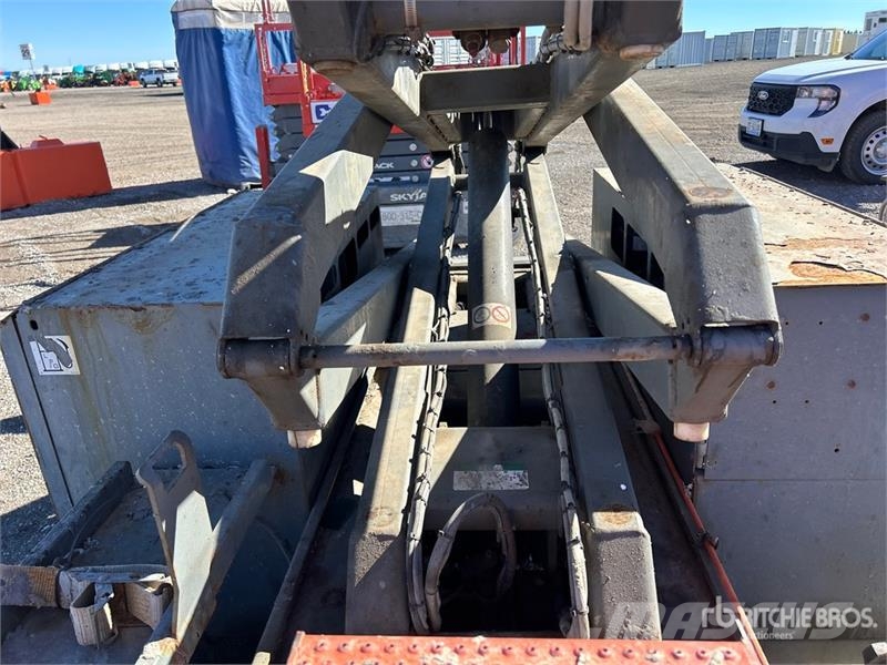 SkyJack SJ6826 RT Šķerveida pacēlāji