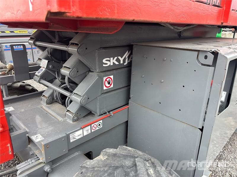 SkyJack SJ6826 RT Saxliftar