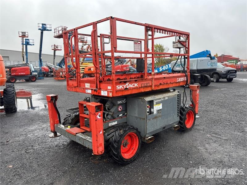 SkyJack SJ6826 RT Šķerveida pacēlāji