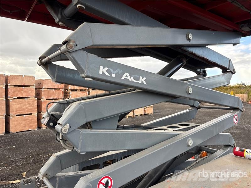 SkyJack SJ6826 RT Šķerveida pacēlāji
