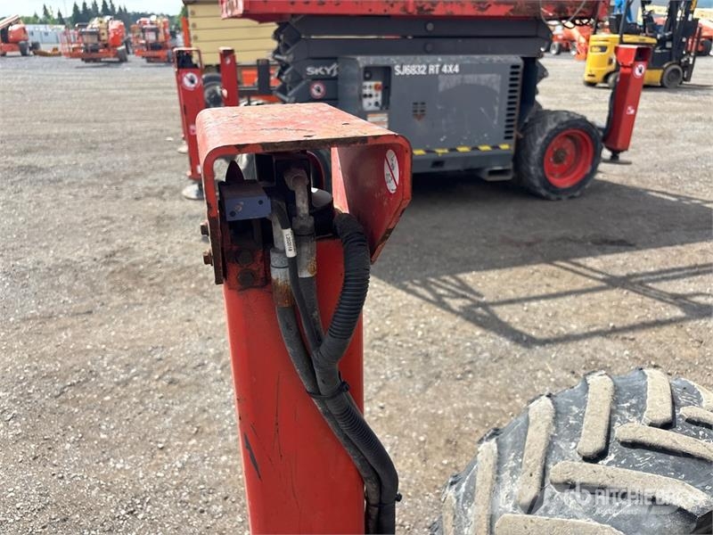 SkyJack SJ6826 RT Scissor lifts