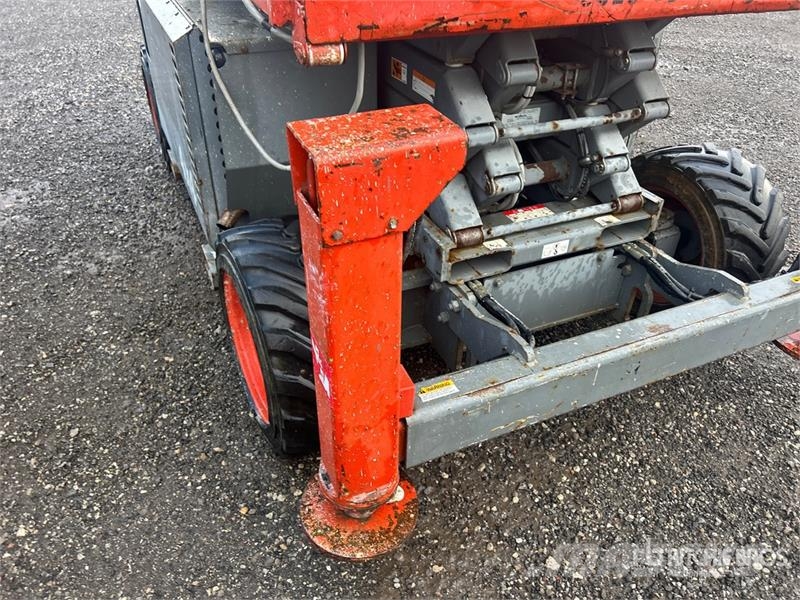 SkyJack SJ6826 RT رافعات مقصية الشكل