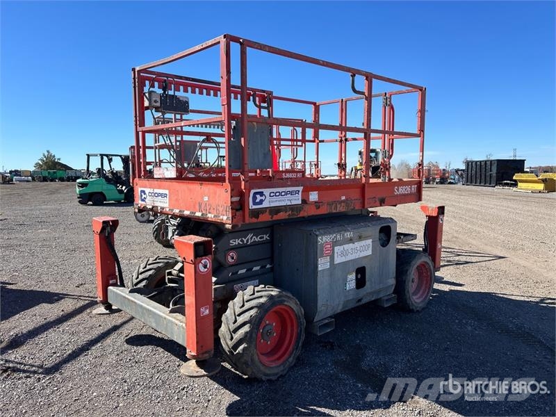 SkyJack SJ6826 RT Šķerveida pacēlāji