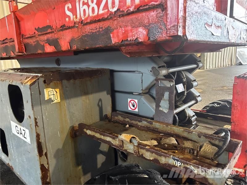 SkyJack SJ6826 RT Šķerveida pacēlāji