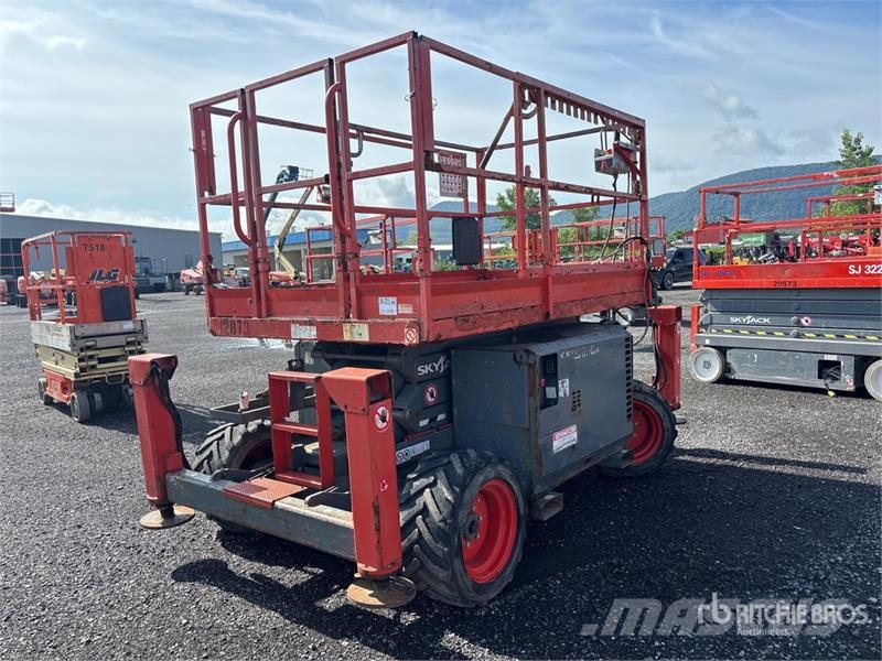 SkyJack SJ6826 RT Scissor lifts