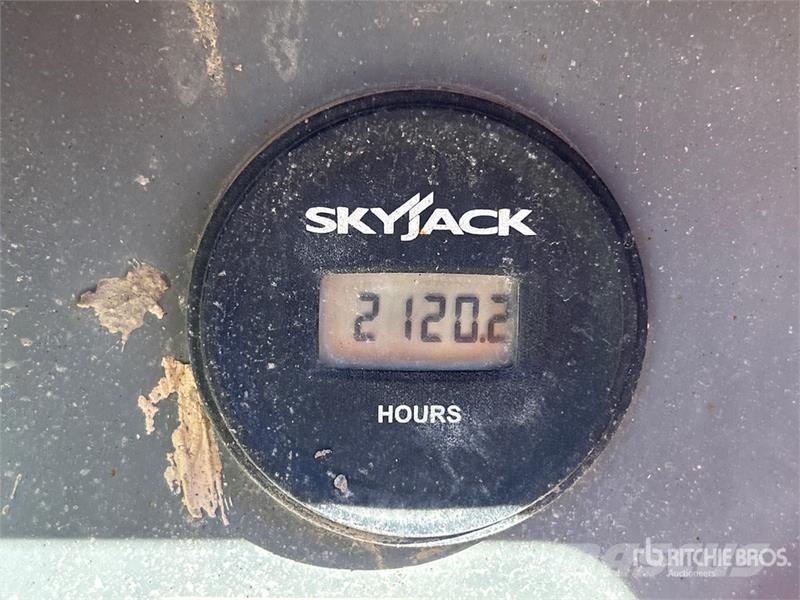 SkyJack SJ6826 RT Šķerveida pacēlāji