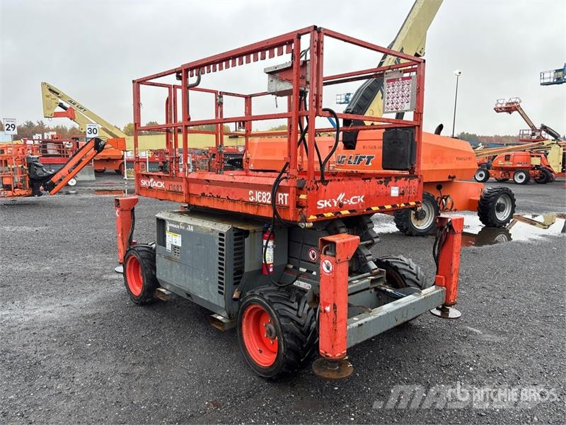 SkyJack SJ6826 RT Šķerveida pacēlāji