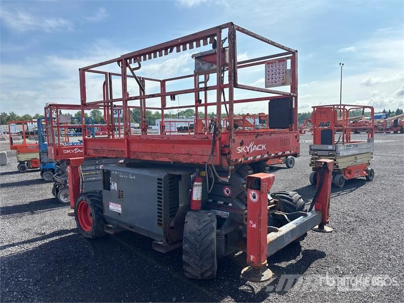 SkyJack SJ6826 RT Scissor lifts