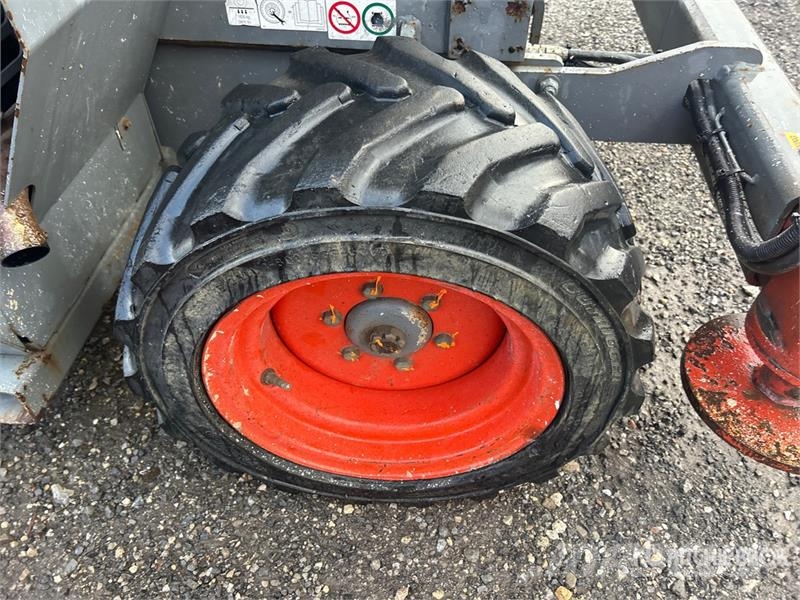 SkyJack SJ6826 RT رافعات مقصية الشكل