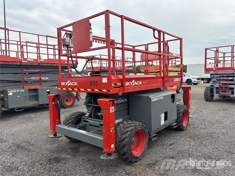 SkyJack SJ6826 RT Saxliftar