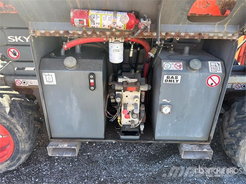 SkyJack SJ6826 RT Šķerveida pacēlāji