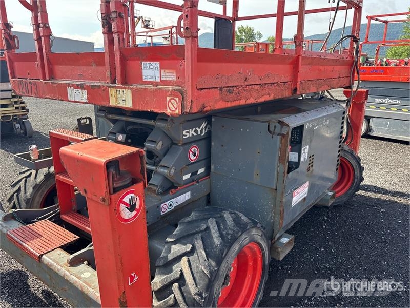 SkyJack SJ6826 RT Scissor lifts